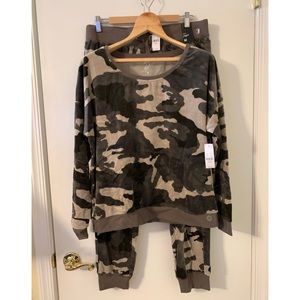 NY & Company Camo Sweat Suit